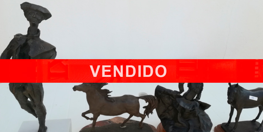 FIGURAS DE PAREJA TOREROS Y DE CABALLOS EN BRONCE