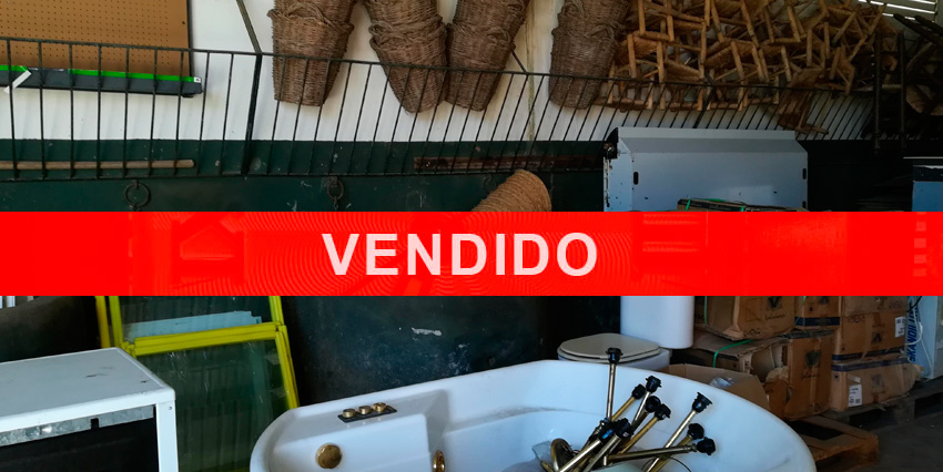 RESTOS DE MUEBLES USADOS Y DETERIORADOS