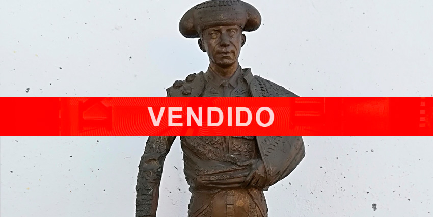 TORERO CON CAPOTE Y ESPADA EN BRONCE